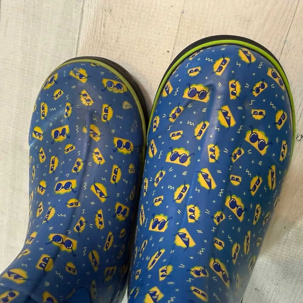 BOGS kids classic snow boots taco with sunglasses youth size 3‎